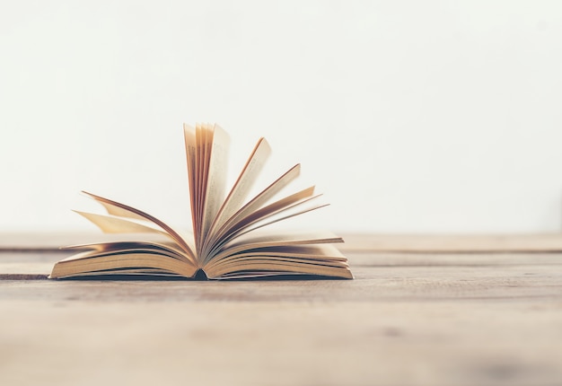 送你两本关于植物的书